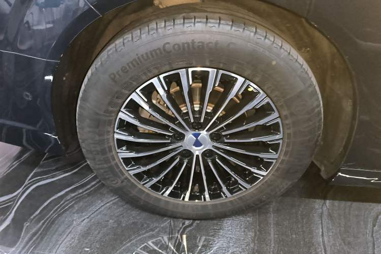 Used Denza D9 2022 DM-i 970 Four-Wheel Drive Flagship Model
