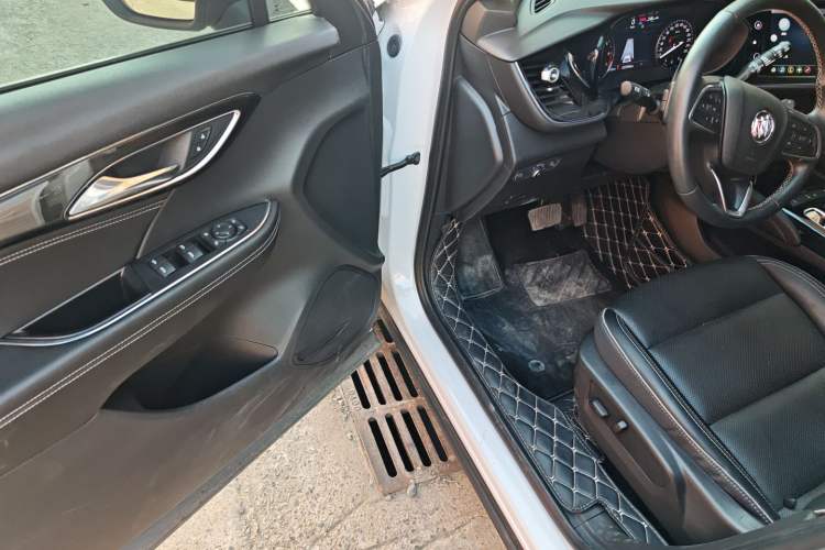 Used Buick Envision 2022 Encore S 552T Two-Wheel-Drive Luxury Model
