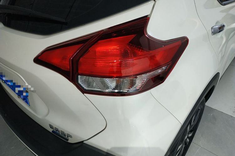 Used Nissan Kicks 2017 1.5L CVT Smart Drive Edition Exterior 2