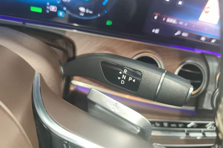 Used Mercedes-Benz E-Class New Energy 2022 Restyled E 350 e L Plug-in Hybrid Sedan Gear Lever