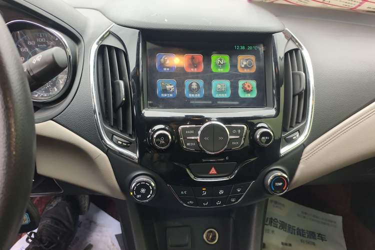 Used Chevrolet Cruze 2015 1.5L Automatic Luxury Edition Audio And AC Panel