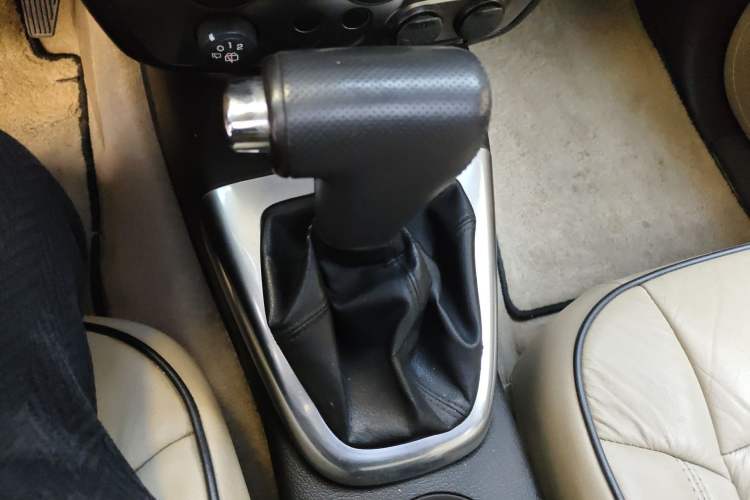 Used Hummer H3 2008 H3x 3.7 Gear Lever