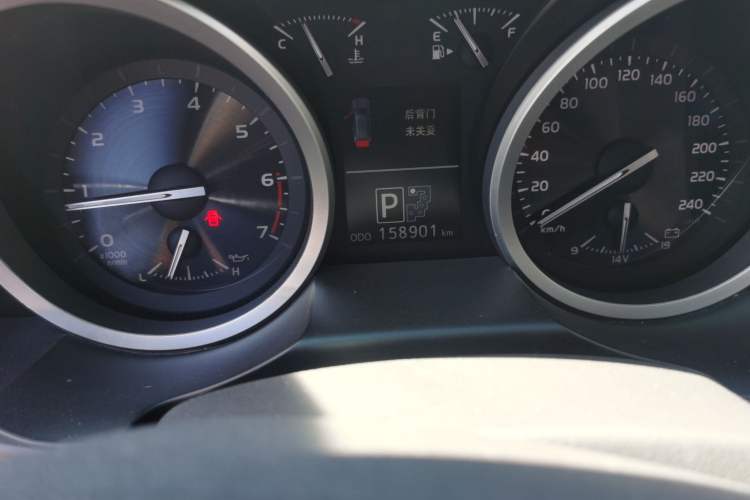 Used Toyota Land Cruiser 2012 4.6L Automatic VX Odometer Close Up