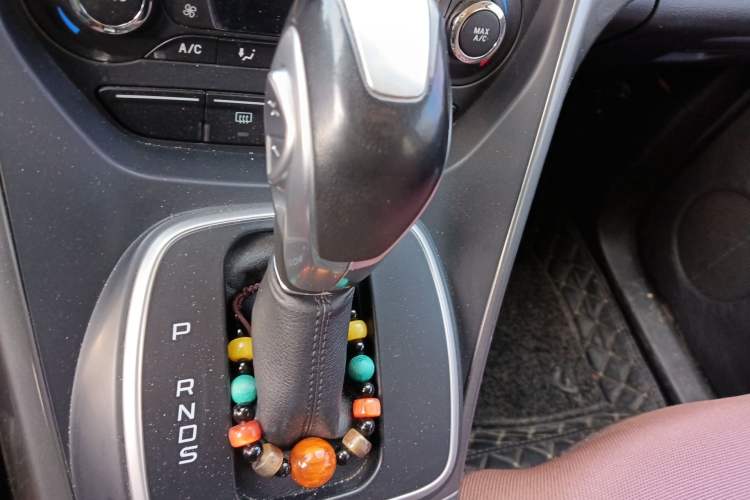 Used Ford Kuga 2015 2.0L GTDi Four-Wheel Drive Elite Model Gear Lever