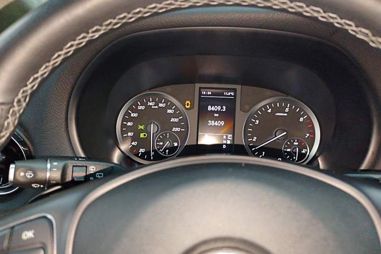 Used Mercedes-Benz Vito 2023 2.0T Elite Version 7 Seats Instrument Cluster