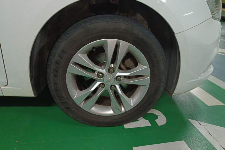 Used Chevrolet Cruze 2015 1.5L Classic SE AT Right Front Wheel Hub