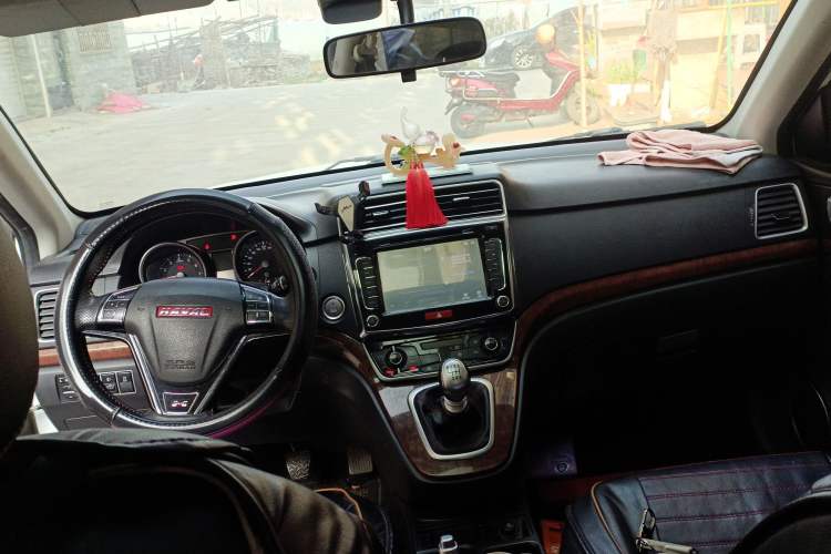 Used Haval H6 2015 Revised Version Sport Edition 1.5T Manual Transmission Two-Wheel Drive Elite Grade