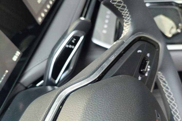 Used SAIC MAXUS G70 2024 2.0T Automatic Luxury Edition 7 Seats Gear Lever