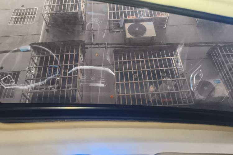 Used JMC Yusheng S350 2017 2.0T Automatic 2WD Diesel Luxury Version with Sunroof 5 Seats Headliner