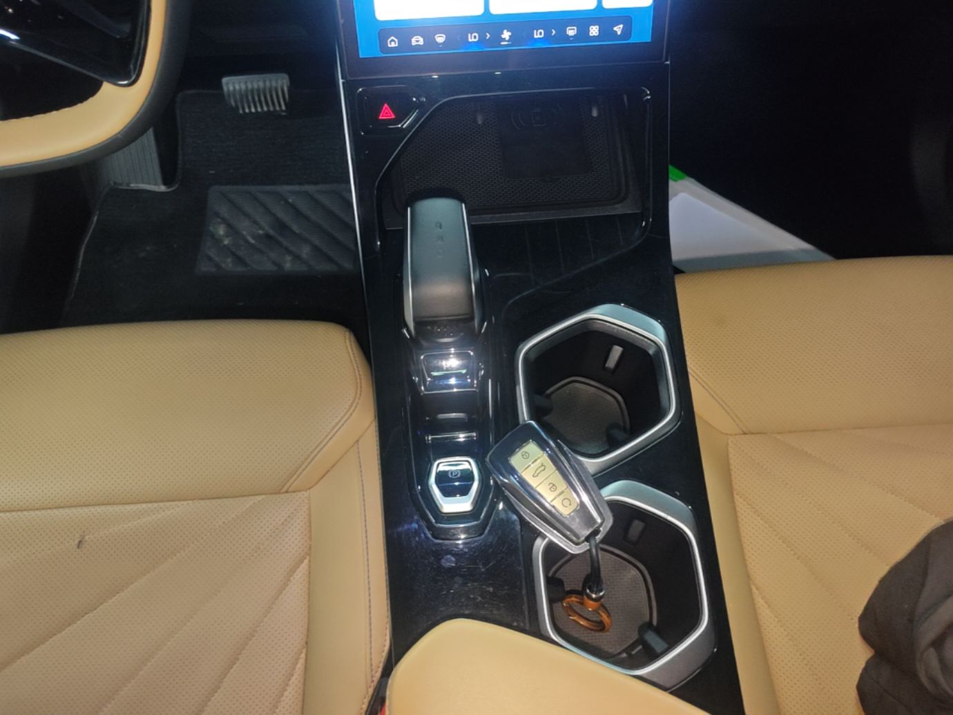 Geely Auto FX11 2023 1.5TD DCT Prestige Edition — снимка 18