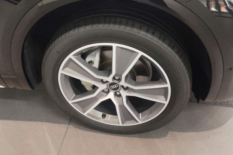 Used Audi Q5L 2022 Updated 45T Luxury Dynamic Version
