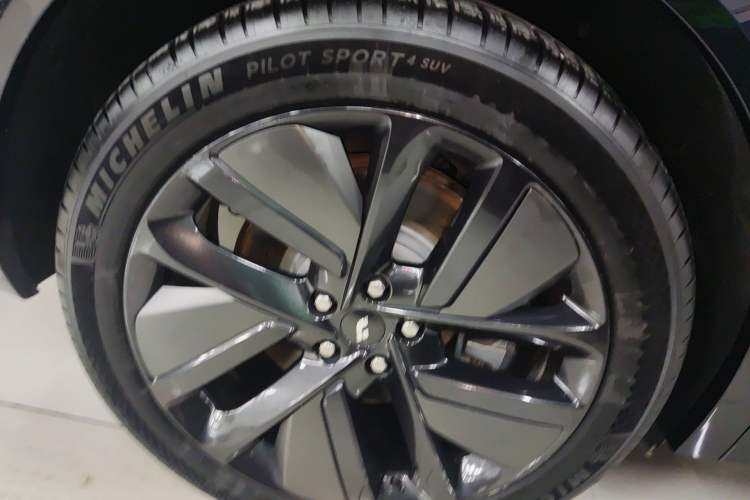 Used Li Auto L8 2024 Max Exterior 5