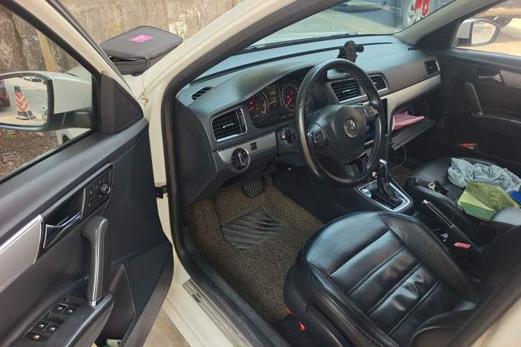 Used Volkswagen Gran Lavida 2013 1.6L Automatic Luxury Model Driver Seat