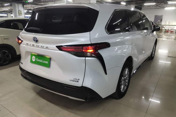 Used Toyota Sienna 2021 2.5L Hybrid Luxury Edition