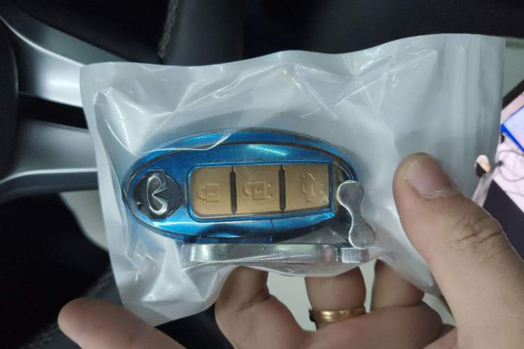 Used Infiniti Q50L 2018 2.0T Comfort Edition China VI Standard Vehicle Key