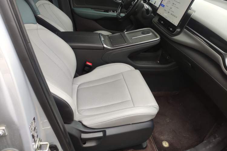 Used AION V 2023 Plus 70 Smart Tech Edition Lithium Iron Phosphate