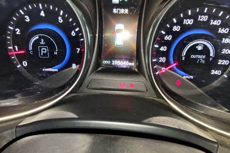 Used Hyundai Santa Fe 2015 2.0T Automatic Two-Wheel Drive Smart Version 5 Seats