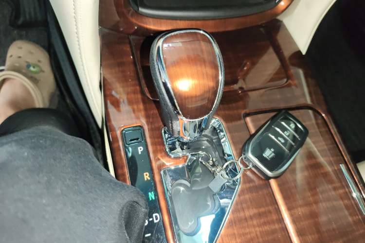 Used Toyota Crown 2015 2.5L Smart Edition Gear Lever