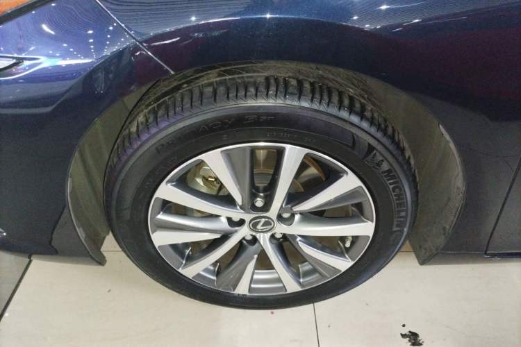 Used Lexus ES 2018 300h Premier Edition China VI Standard
