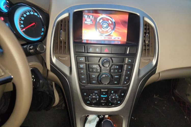 Used Buick GT 2013 GT 1.6L Automatic Fashion Edition Audio And AC Panel