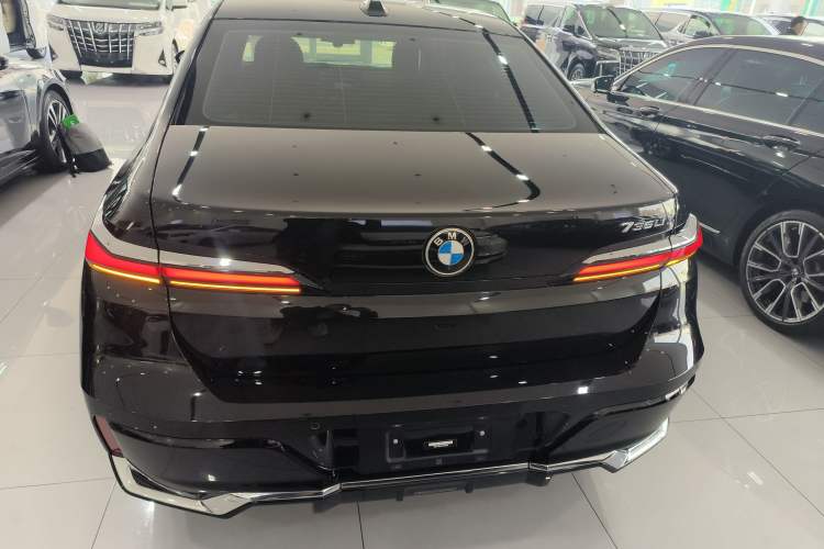 Used BMW 7 Series 2023 735Li M Sport Package Exterior 4