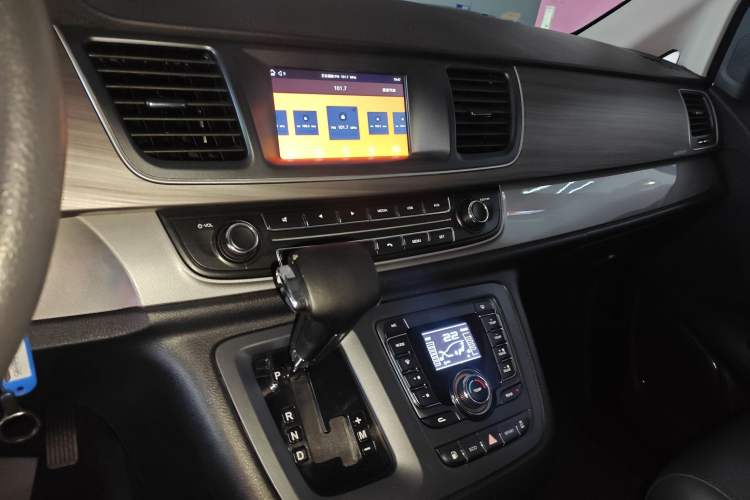 Used SAIC MAXUS G10 2021 2.0T Automatic Elite Edition Gasoline 7-Seater