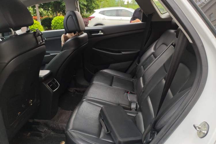 Used Hyundai Tucson 2015 1.6T Dual-Clutch Two-Wheel-Drive Smart Model Left Rear Seat