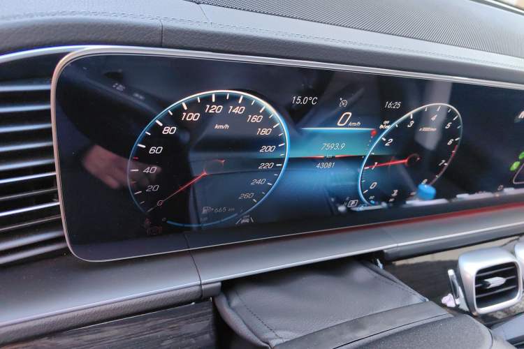 Used Mercedes-Benz GLE 2023 GLE 350 4MATIC Stylish Model Odometer Close Up