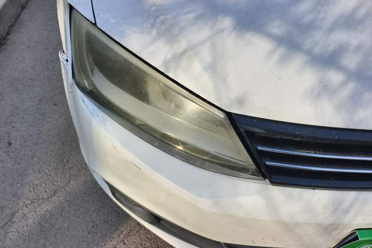 Used Volkswagen Sagitar 2014 1.6L Automatic Comfort Model Right Front Headlight