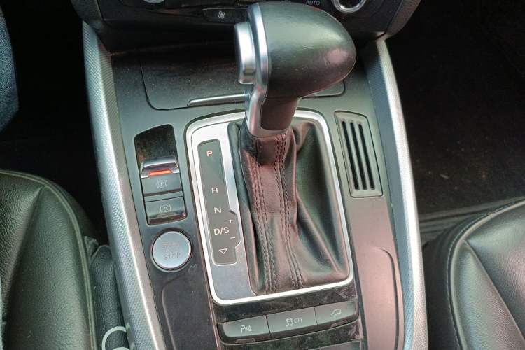 Used Audi Q5 2017 40 TFSI Technology Edition Gear Lever