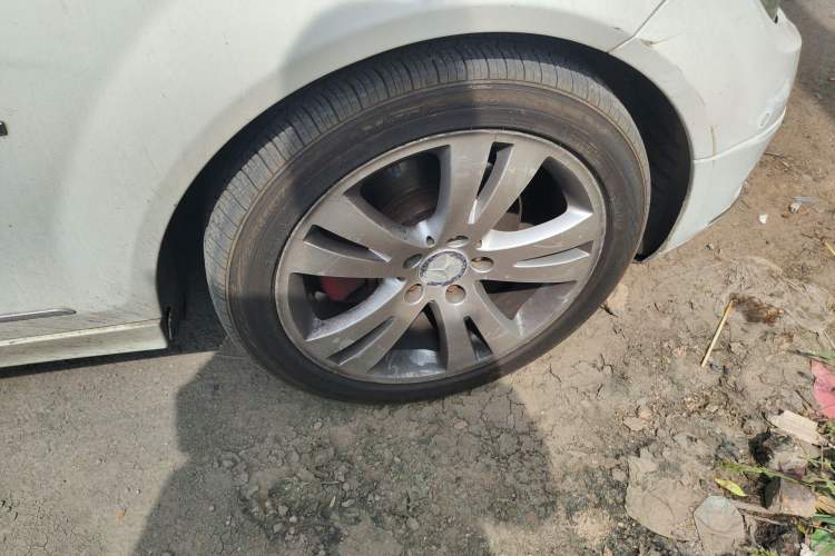 Used Mercedes-Benz C-Class 2010 C 200 CGI Fashion Model Right Front Wheel Hub