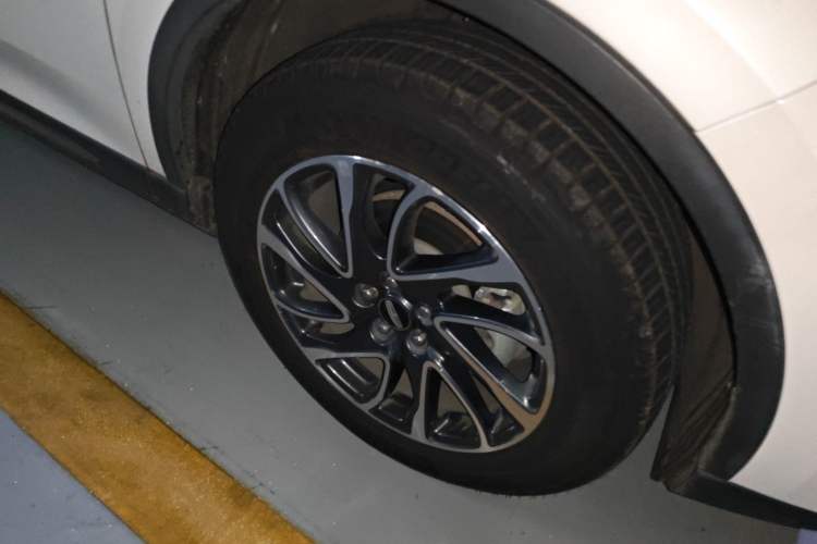 Used Lincoln Corsair 2022 2.0T Two-Wheel Drive Deluxe Edition Right Front Wheel Hub