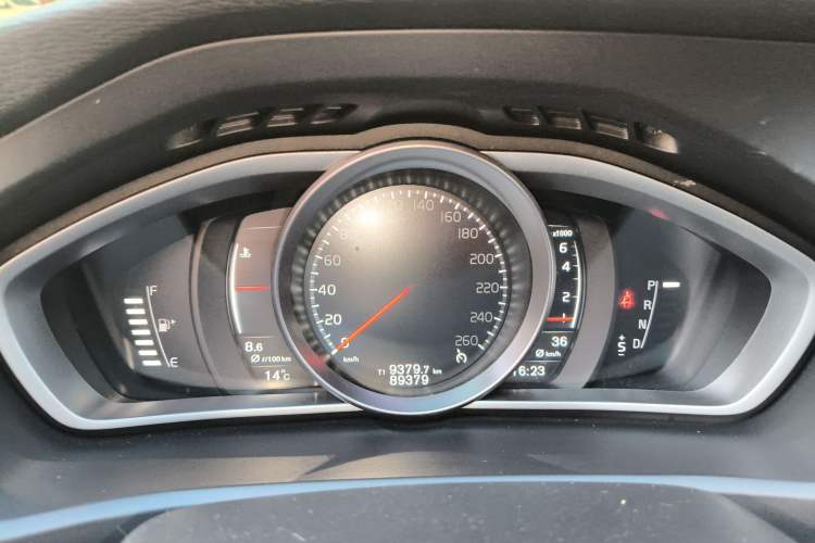 Used Volvo V40 2017 T3 Zhiyi Edition