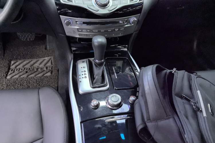 Used Infiniti Q70 2015 Q70L 2.5L Elite Edition Gear Lever