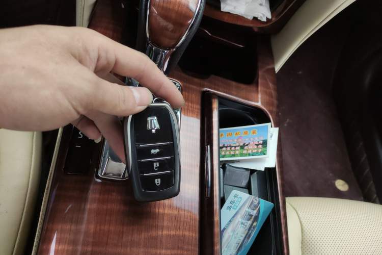 Used Toyota Crown 2015 2.0T Fashion Edition
