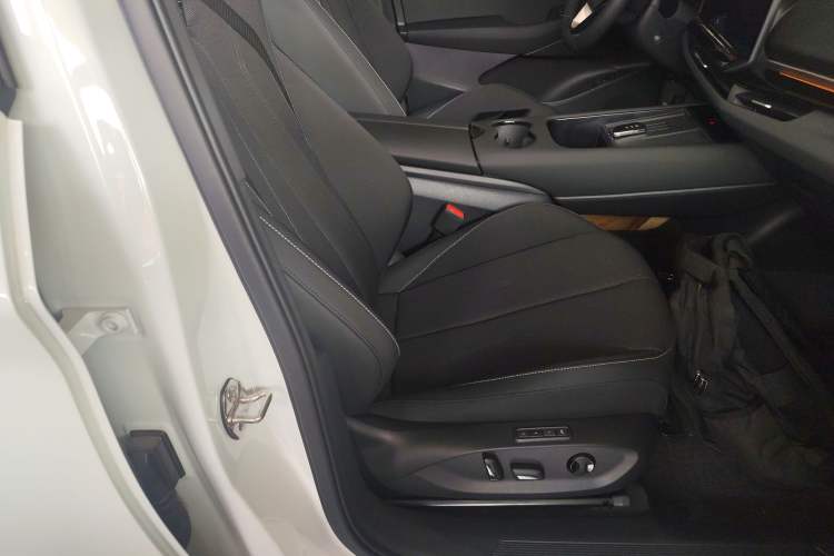 Used Volkswagen ID.UNYX 2025 Pure Model
