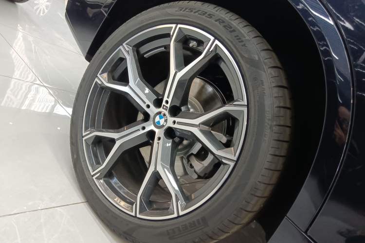 Used BMW X5 2023 xDrive 30Li Luxury M Sport Package Right Rear Wheel Hub