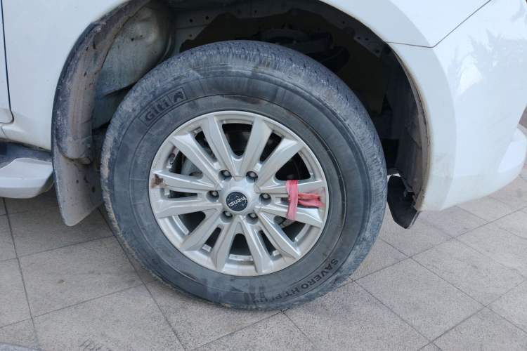 Used Isuzu D-MAX 2023 2.5T Automatic 4x4 Diesel Flagship Long Wheelbase Model