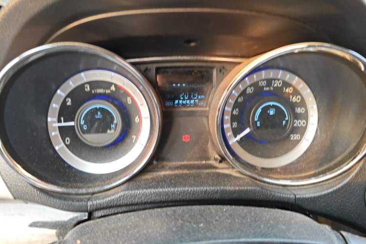 Used Foday Landfort 2015 1.9T Diesel Two-Wheel Drive Luxury Edition 7 Seats Odometer Close Up