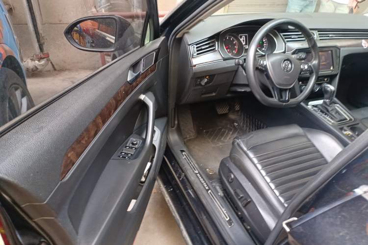 Used Volkswagen Magotan 2019 330TSI DSG Luxury Version China VI Standard Driver Seat