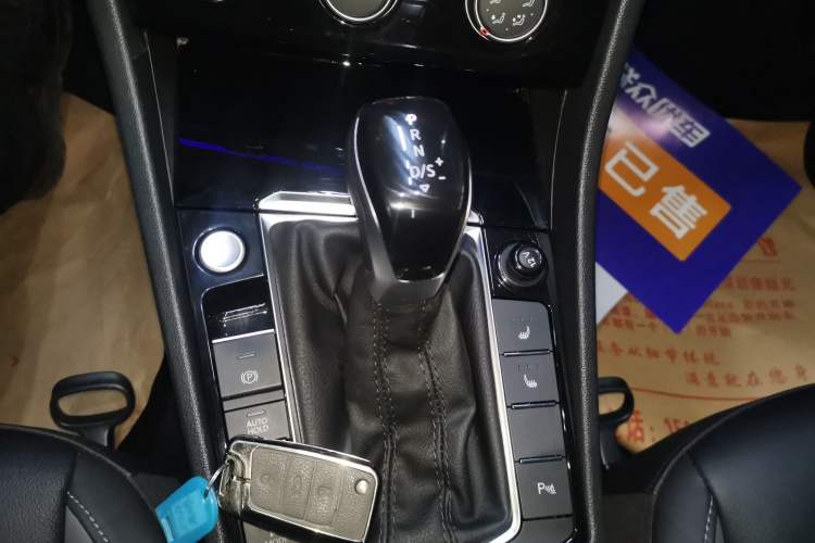 Used Volkswagen Sagitar 2022 280TSI DSG Flyover Edition Gear Lever