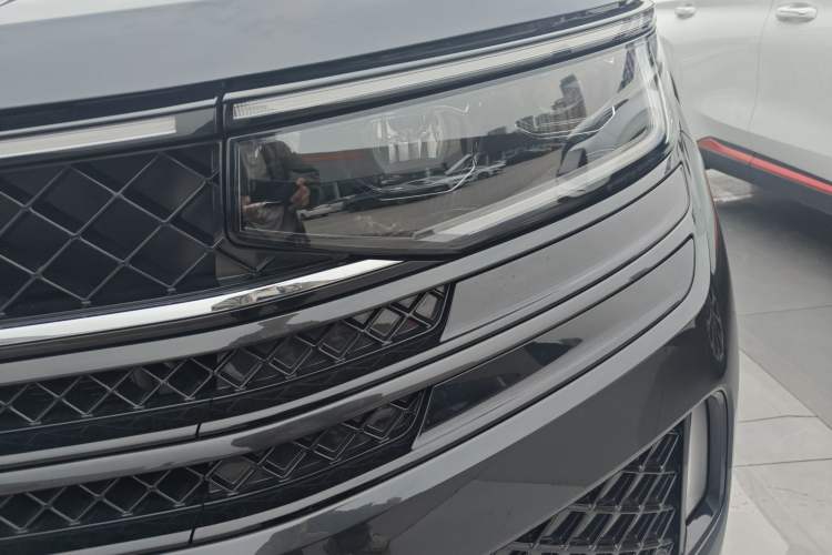 Used Volkswagen Tavendor 2024 380TSI All-Wheel Drive R-Line Cruise Edition Left Front Headlight