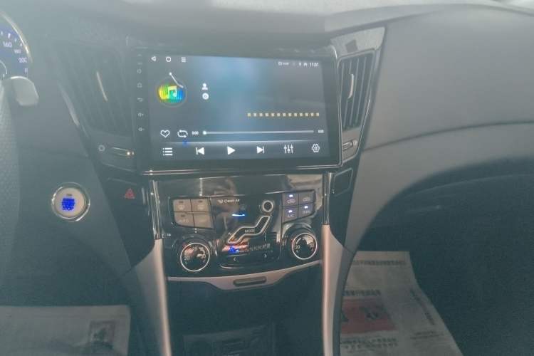 Used Hyundai Sonata 2011 2.0L Automatic Luxury Edition Audio And AC Panel