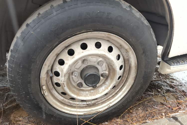 Used Jinbei Hiace 2020 2.0L Xiangyun Series Luxury Van High Roof China VI Standard Model 1TZS Right Front Wheel Hub