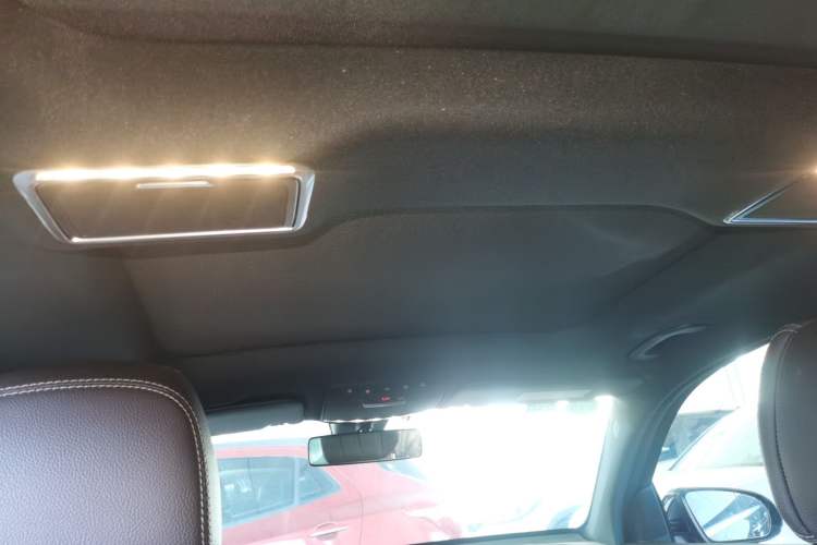 Used Mercedes-Benz GLC 2020 Facelift GLC 260 L 4MATIC Luxury Edition Headliner