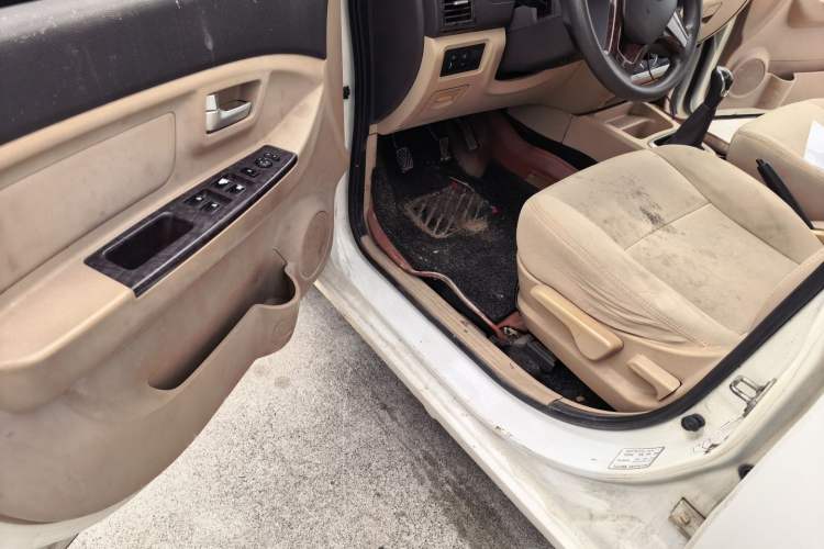 Used BAIC Weiwang M30 2015 1.5L Comfort Version BJ415B Driver Seat