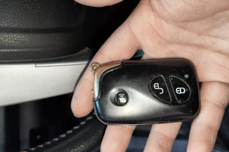 Used BYD S6 2014 2.0L Manual Luxury 5-Seater Vehicle Key