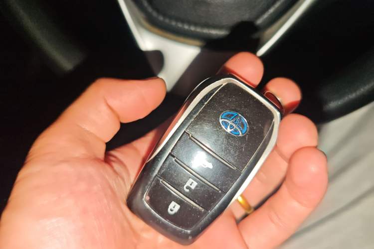 Used Toyota Levin 2017 Revised Dual-Engine 1.8H GS E-CVT Elite Sunroof Version China V Standard Vehicle Key