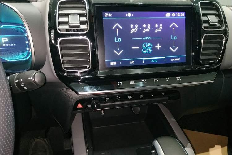 Used Citroen C5 AIRCROSS 2017 350THP Fashion Edition Audio And AC Panel