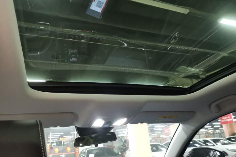 Used Changan UNI-K 2023 2.0T Two-Wheel Drive YueShang Trim
